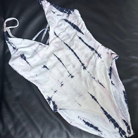 L*Space Gianna One Piece Swimsuit - Picture 1 of 4